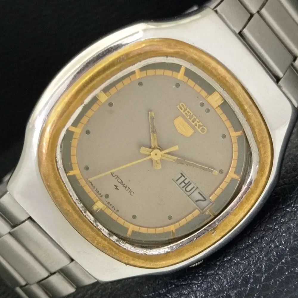 Vintage 1987 Seiko Automatic Mens Silver Watch W/daydate & Gold accents